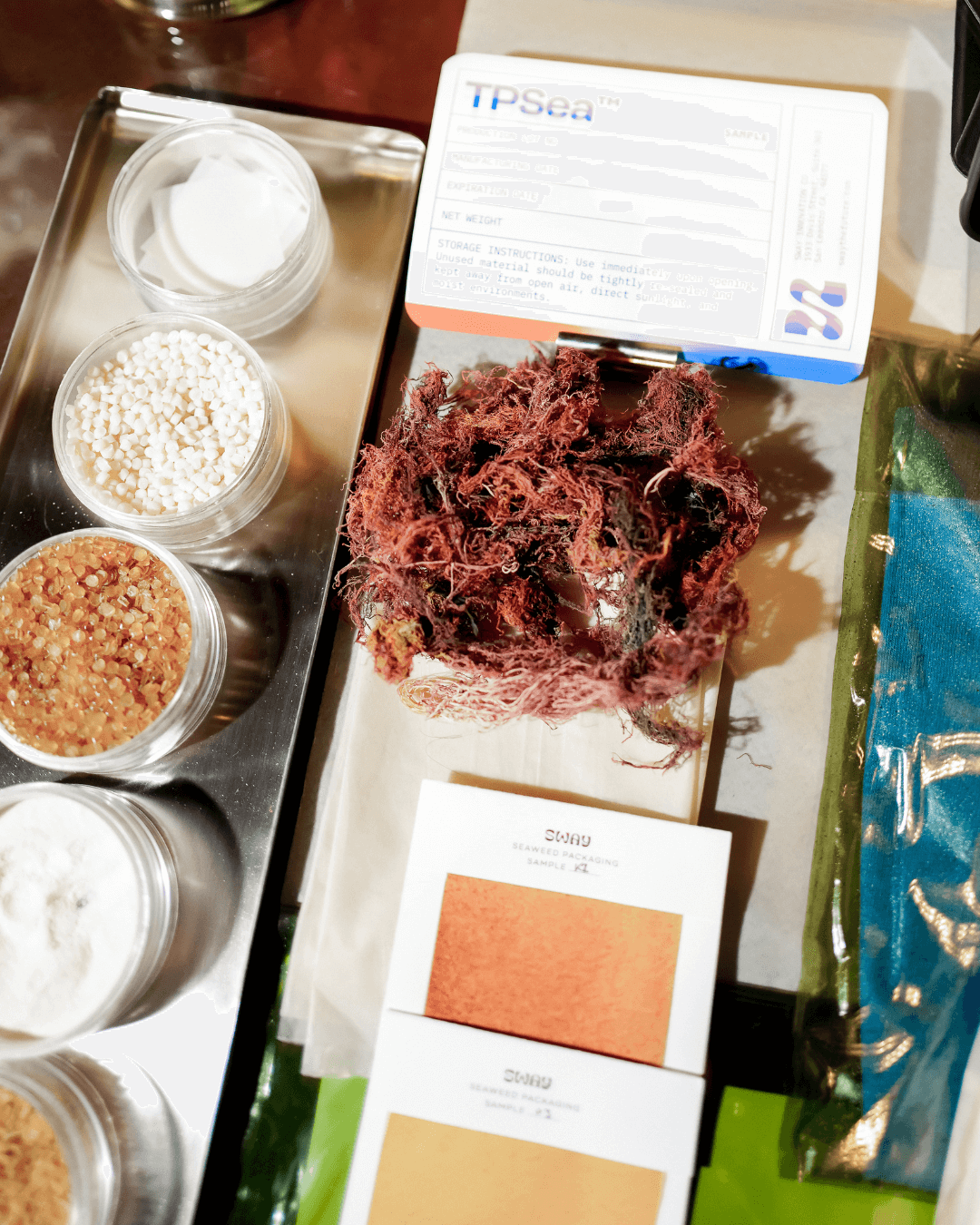 TOM FORD Sway Display